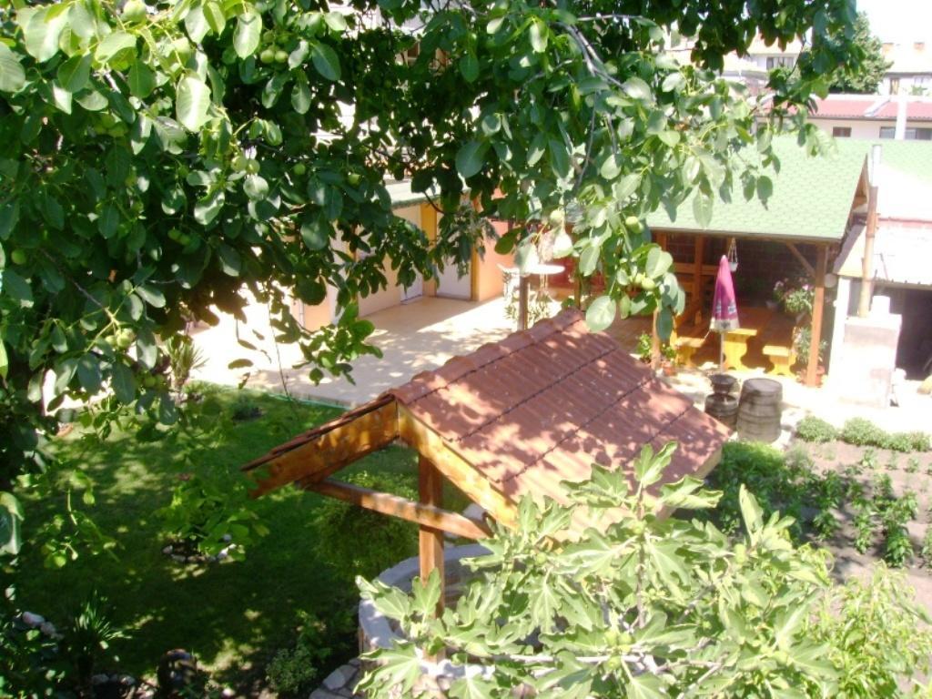 Guest House Jumbo Ахелой Екстериор снимка