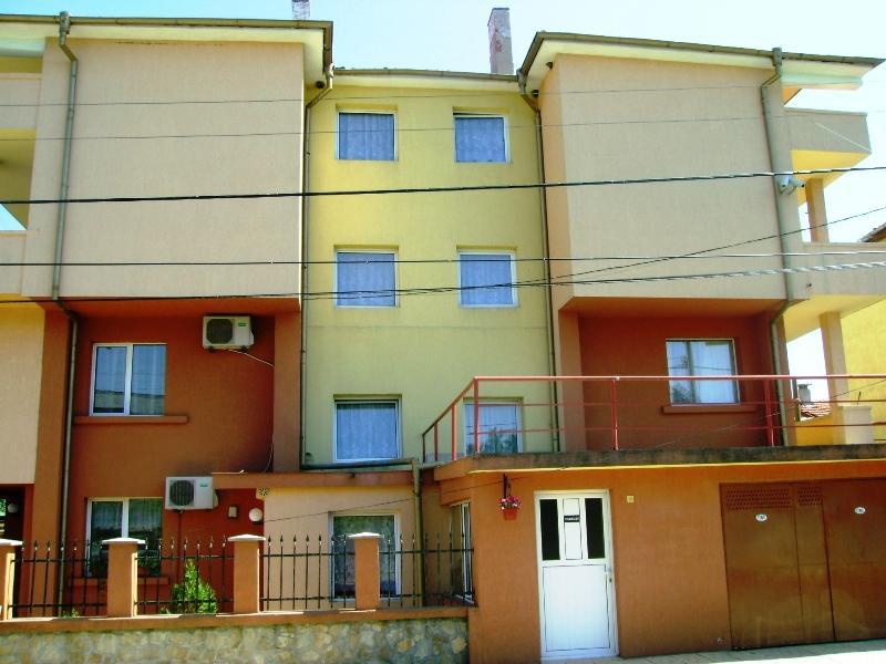 Guest House Jumbo Ахелой Екстериор снимка