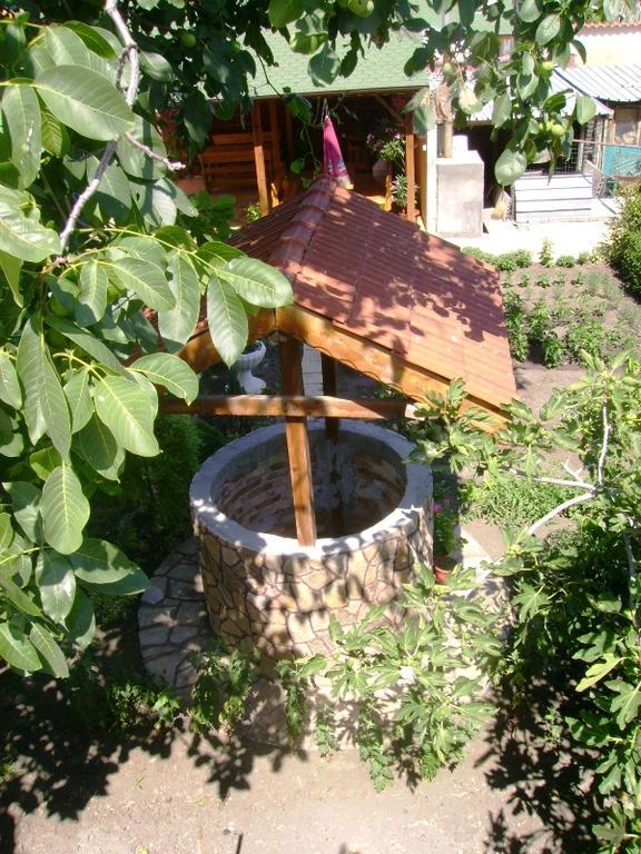 Guest House Jumbo Ахелой Екстериор снимка