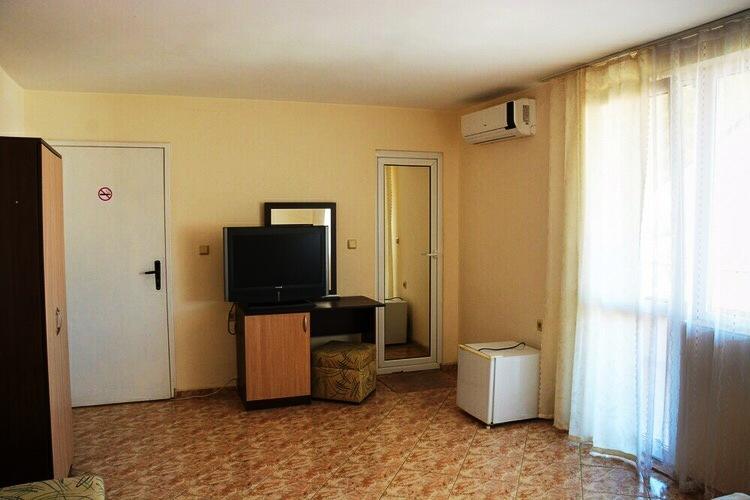 Guest House Jumbo Ахелой Екстериор снимка